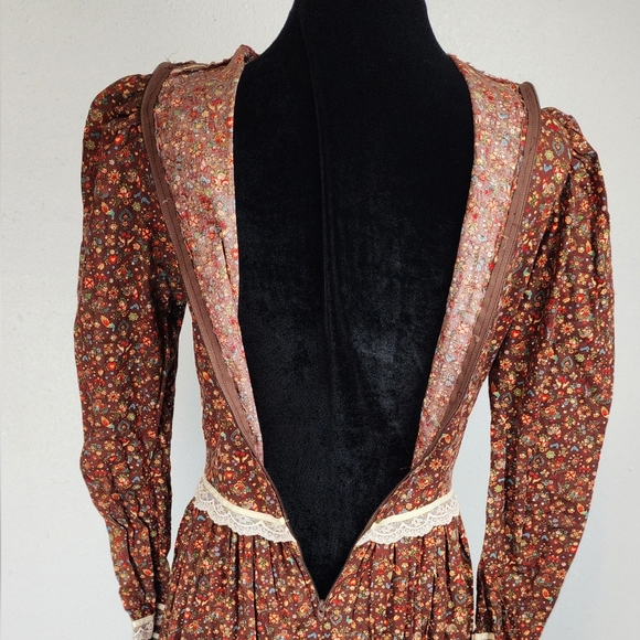 Hand crafted vintage 1970s Gunee Sax pattern Prarie cottagecore theater dress - Picture 10 of 16